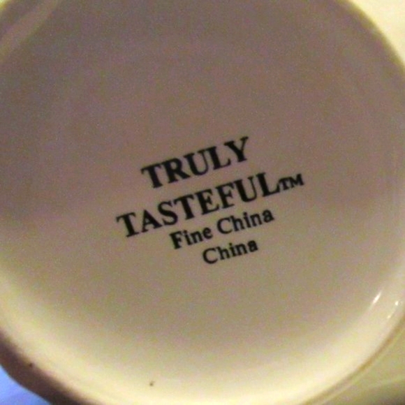 🎄 Vintage Christmas Holly Berries 24K Gold Trim Sugar & Creamer Set - Picture 14 of 16